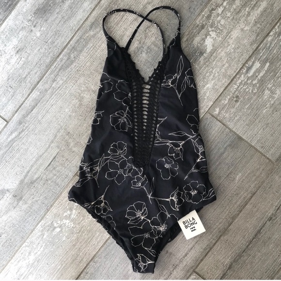 ๐ฅ๐ฅBILLABONG - HH CROCHETED ONE PIECE๐ฅ๐ฅ - Picture 2 of 5